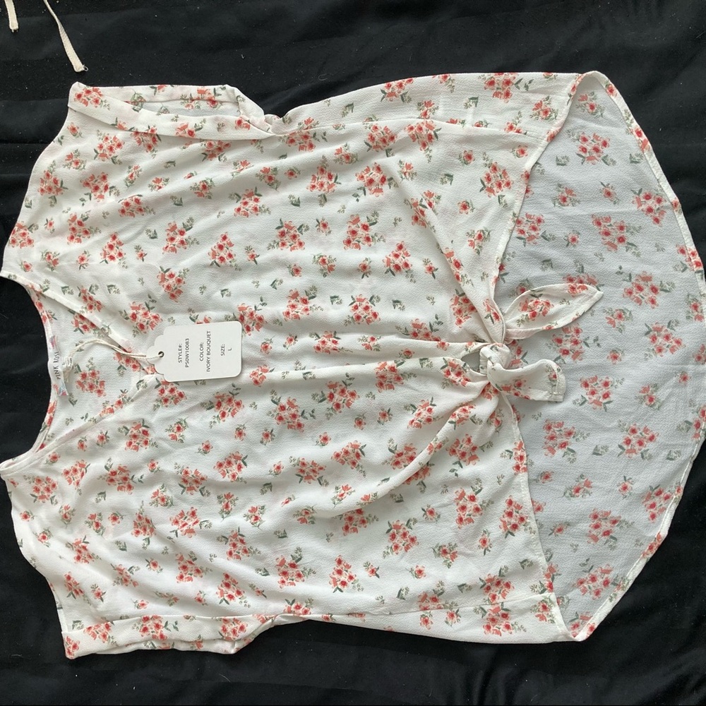 Blouse new, Size L. From Pink Rose Boutique.